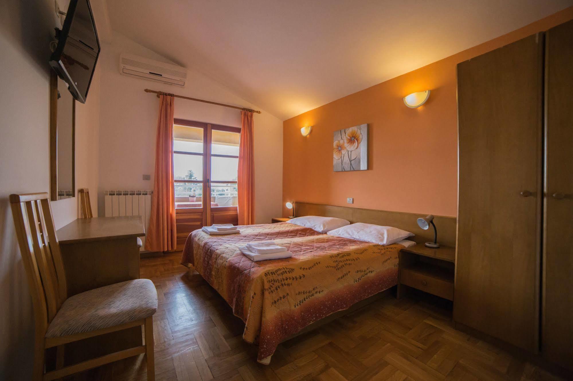 Pansion Valbruna Rovinj Extérieur photo