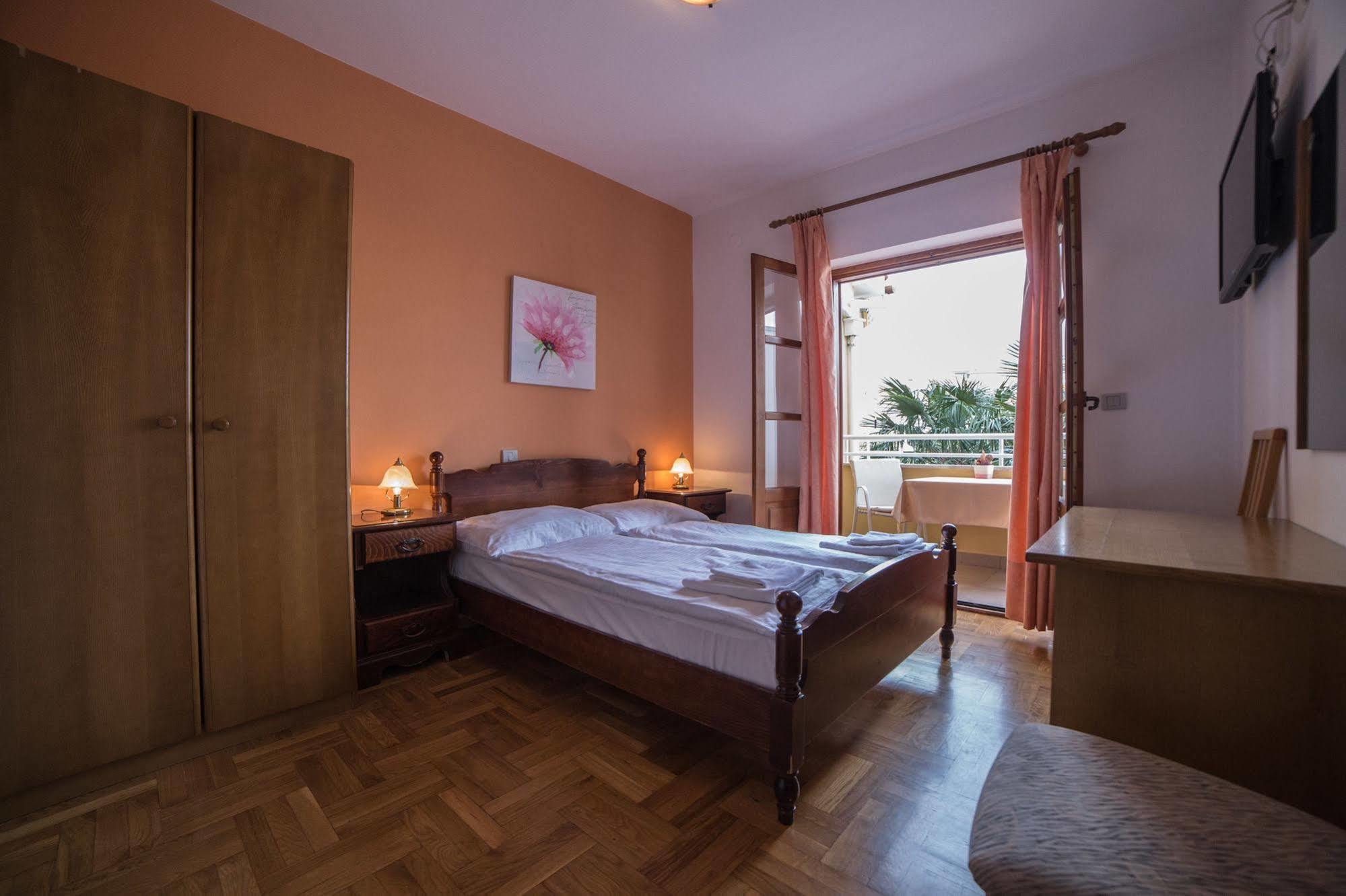 Pansion Valbruna Rovinj Extérieur photo