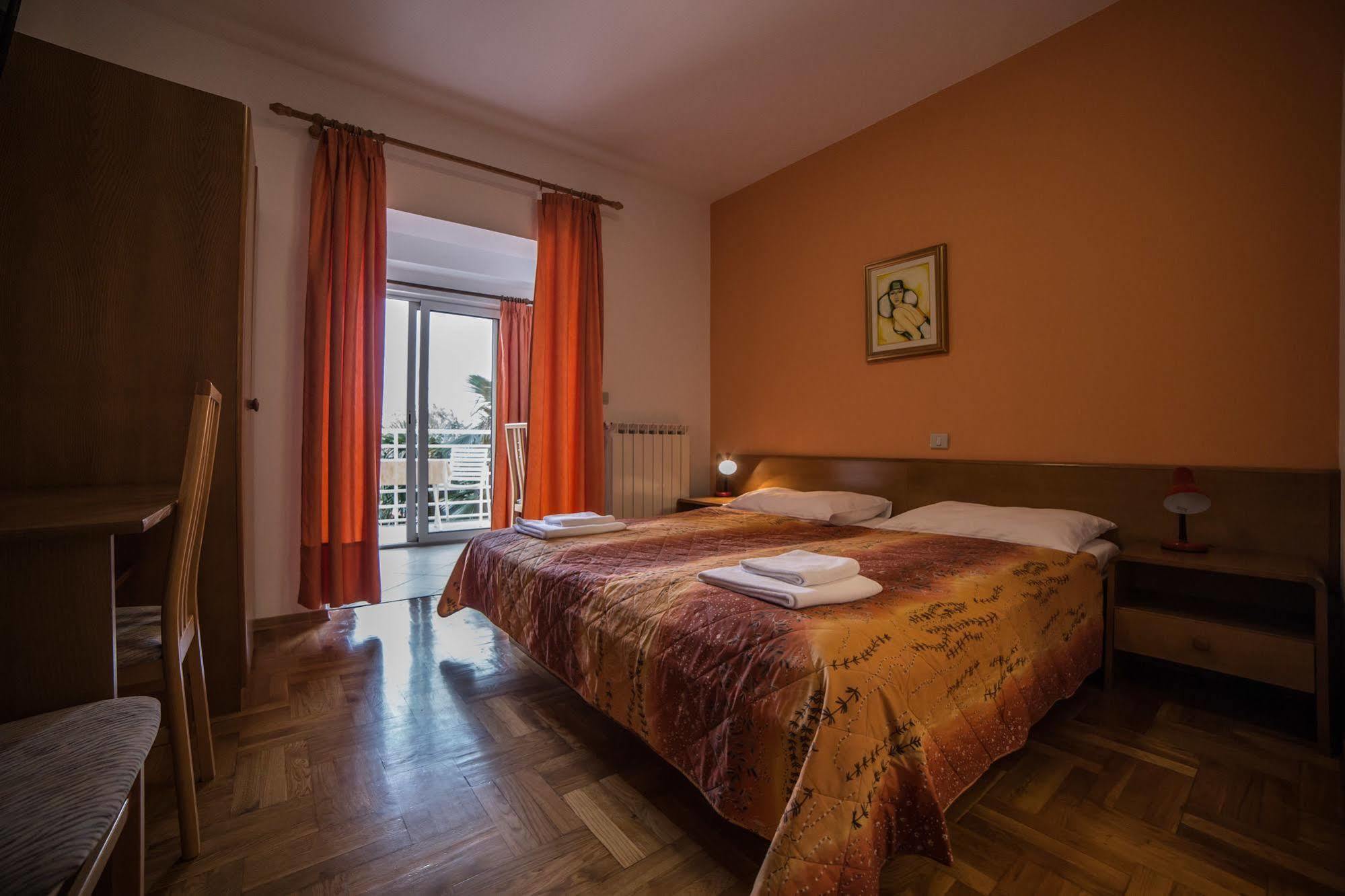 Pansion Valbruna Rovinj Extérieur photo